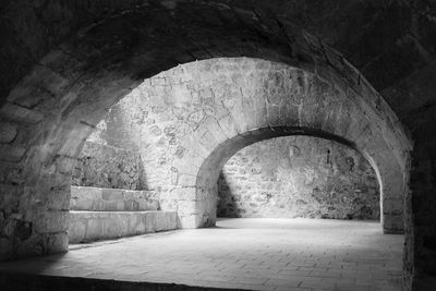 Archway leading to tunnel