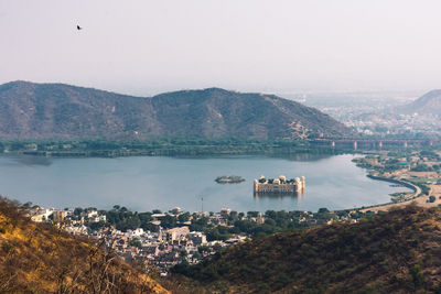 Man sagar lake with mountains in the background and jal mahal