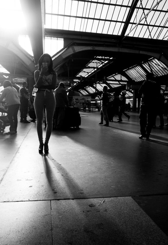 indoors, men, person, lifestyles, walking, railroad station, public transportation, large group of people, architecture, transportation, built structure, city life, railroad station platform, full length, travel, passenger, leisure activity, medium group of people, tiled floor