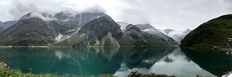 Panoramic view of lake and mountains against sky