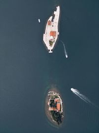 Boats cruising around the islands 