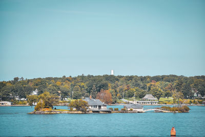 Autumn landscape in the 1000 islands. houses, boats and islands. lake ontario, canada usa