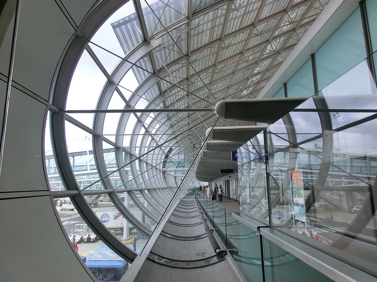 architecture, built structure, sky, modern, diminishing perspective, day, no people, city, vanishing point, the way forward, engineering, cable, architectural feature