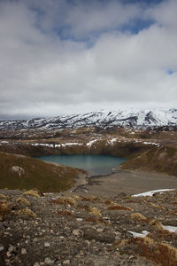 The blue lower tama lake and mount ruapehu volcano in the tongariro national park, new zealand.