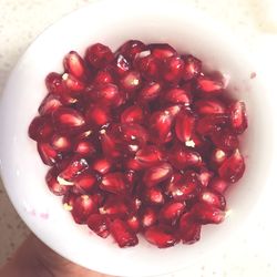 Close-up of cherries in bowl