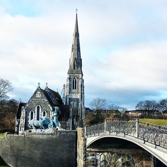 architecture, built structure, sky, building exterior, religion, place of worship, spirituality, church, cloud - sky, famous place, travel destinations, travel, cloud, cloudy, cathedral, tree, arch, history