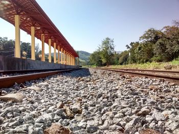 Surface level of railroad tracks