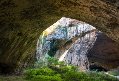 Rock formation in tunnel