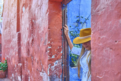 Young tourists exploring the santa catalina monastery, convento de santa catalina, arequipa, peru.