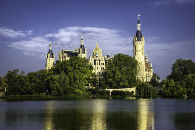 Lake by schwerin palace against sky