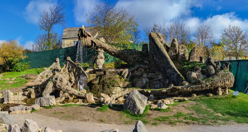 Uman, ukraine. sculpture dragons in the fantasy park nova sofiyivka, uman, ukraine