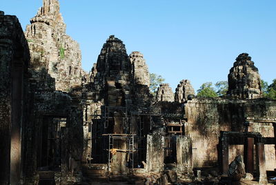 Old ruins of building against sky