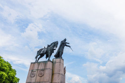 Monument to grand duke gediminas in cathedral square. vilnius, lithuania 10 june 2022