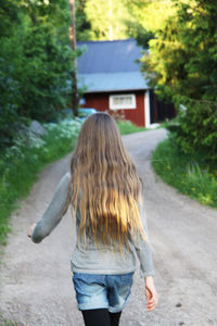 Rear view of a woman