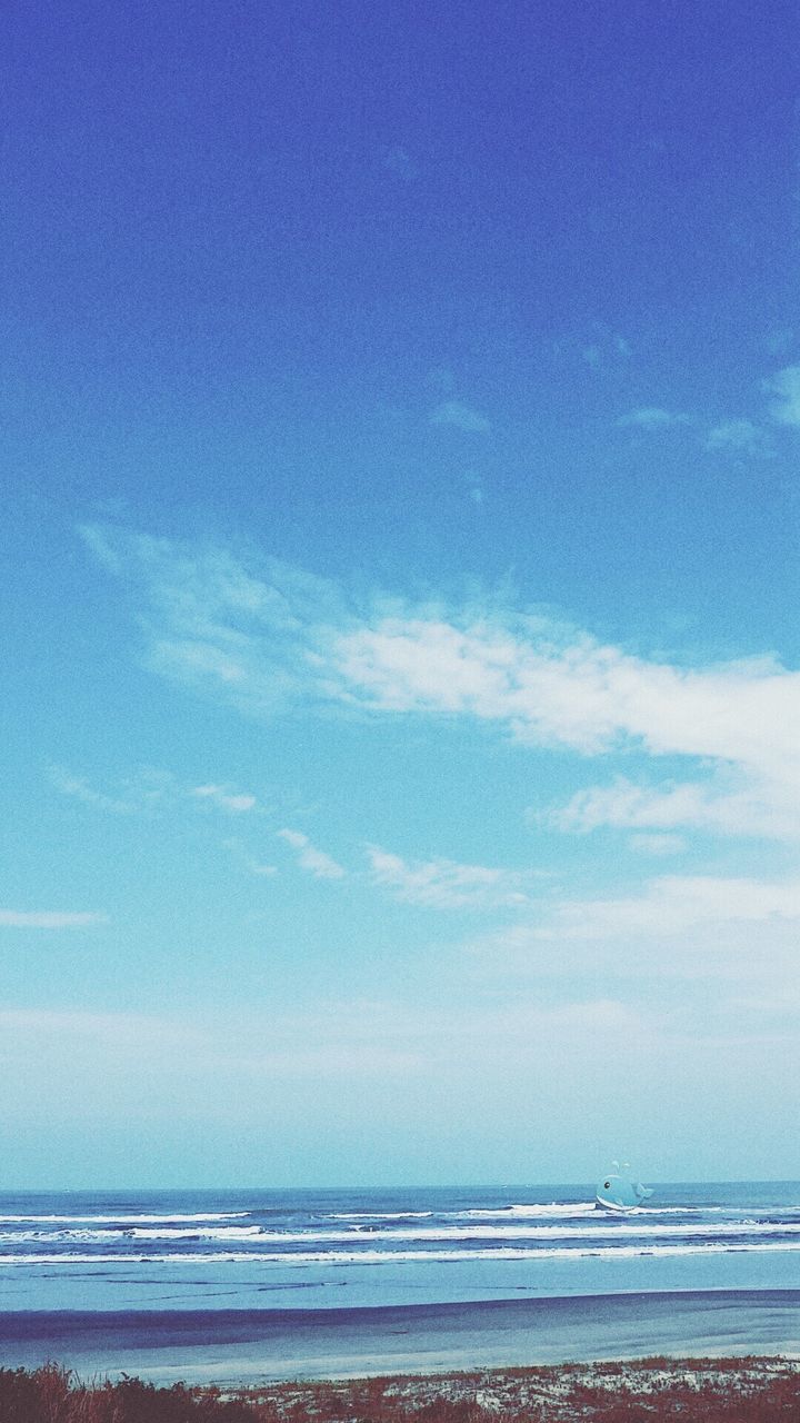 sea, horizon over water, beach, water, shore, sand, sky, tranquil scene, tranquility, scenics, blue, beauty in nature, nature, idyllic, wave, coastline, incidental people, calm, seascape, day