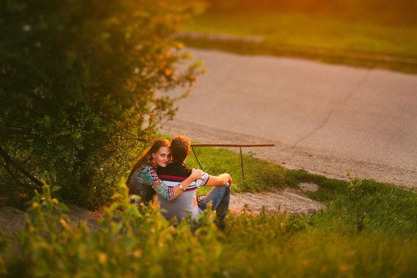 lifestyles, leisure activity, grass, childhood, person, casual clothing, sitting, boys, field, full length, elementary age, girls, innocence, togetherness, relaxation, bonding, grassy