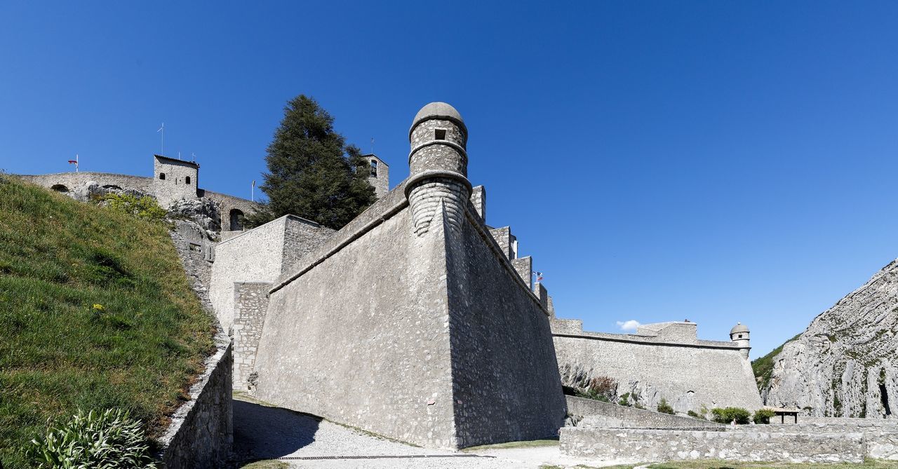 LOW ANGLE VIEW OF FORT AGAINST SKY