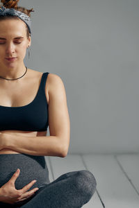 Portrait of young woman sitting on floor