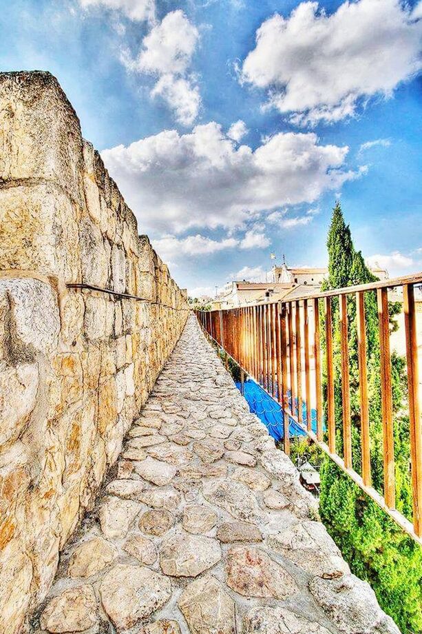 architecture, built structure, sky, the way forward, building exterior, cloud - sky, diminishing perspective, cloud, stone wall, wall - building feature, vanishing point, day, cloudy, outdoors, blue, old, walkway, in a row, no people, wall