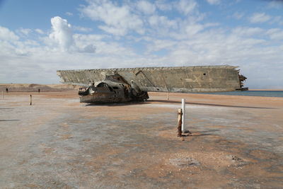 Plane desert the antique kingdom of saudi arabia