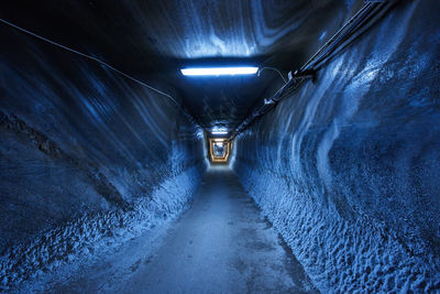 Illuminated tunnel