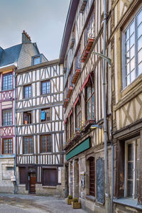 La fierte saint-romain is a catholic chapel located in rouen, france