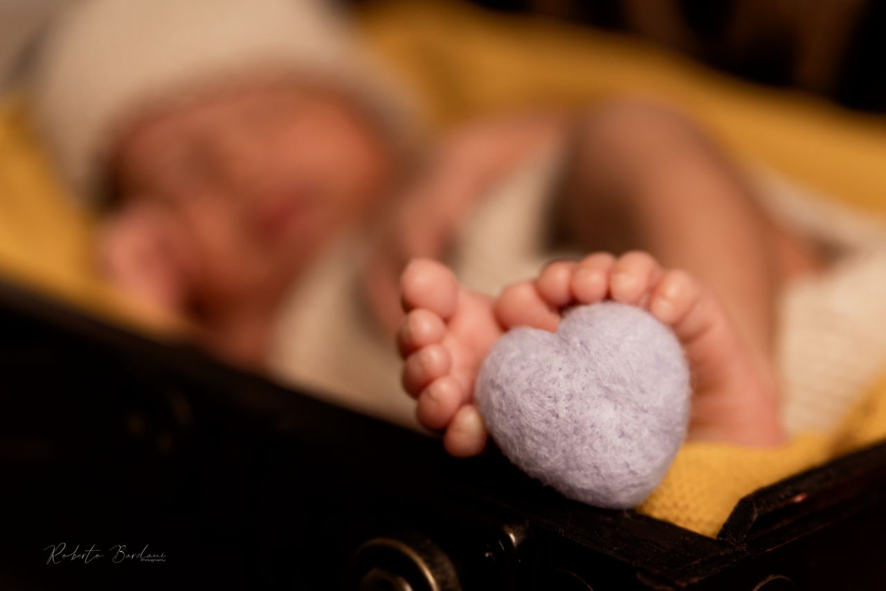 baby, child, indoors, human leg, close-up, person, toddler, hand, emotion, relaxation, limb, one person, sleeping, adult, positive emotion, love, lying down, childhood, human eye, selective focus, focus on foreground, domestic room, men, skin