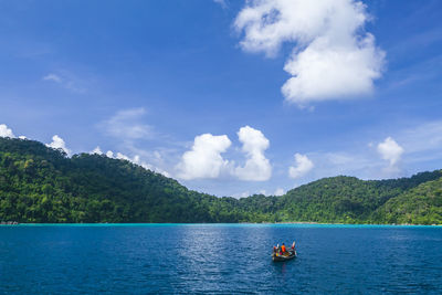 Beautiful blue sky and sea with tourist boat to snorkeling at surin islands, phang nga. thailand.