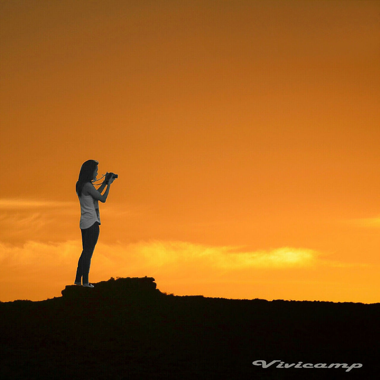 sunset, silhouette, standing, lifestyles, orange color, leisure activity, sky, men, full length, copy space, rear view, dusk, side view, outdoors, three quarter length, nature, cloud - sky, beauty in nature