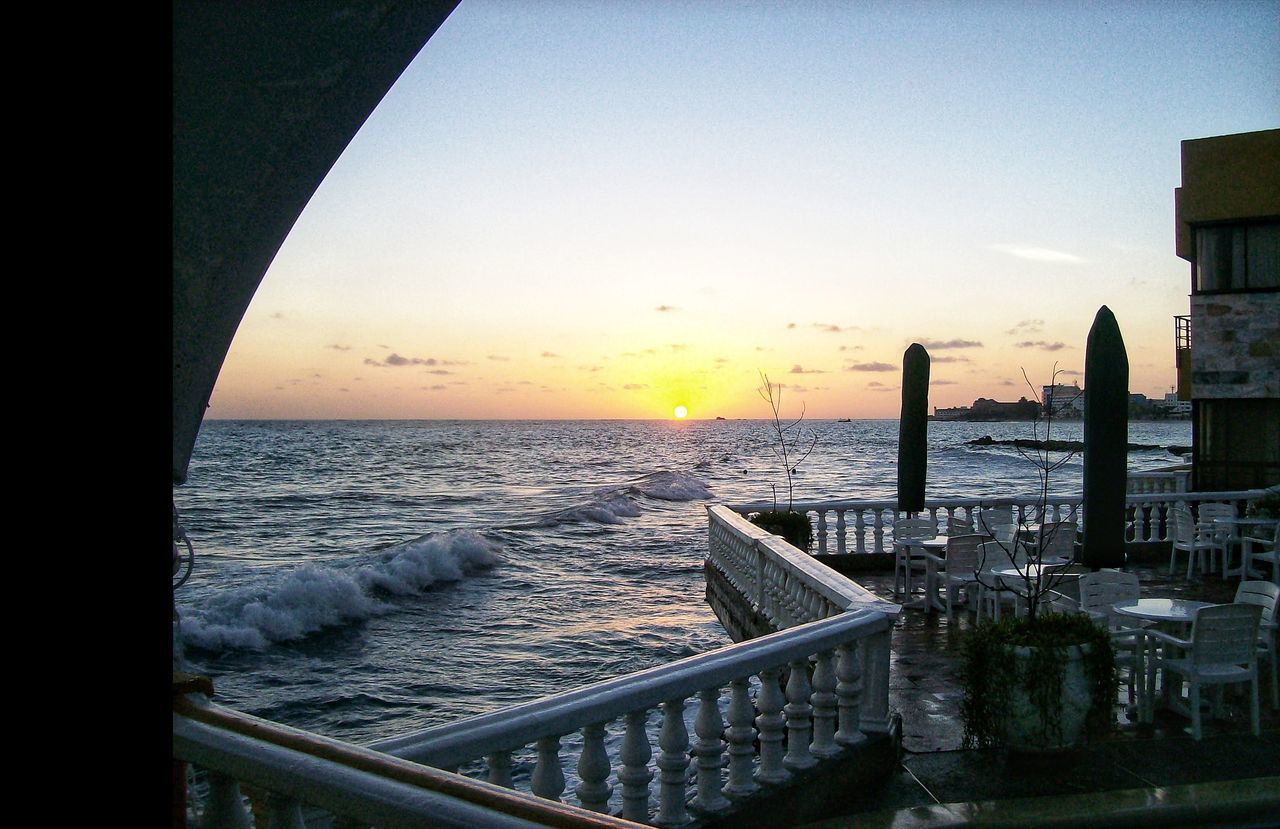 SCENIC VIEW OF SEA AGAINST CLEAR SKY AT SUNSET