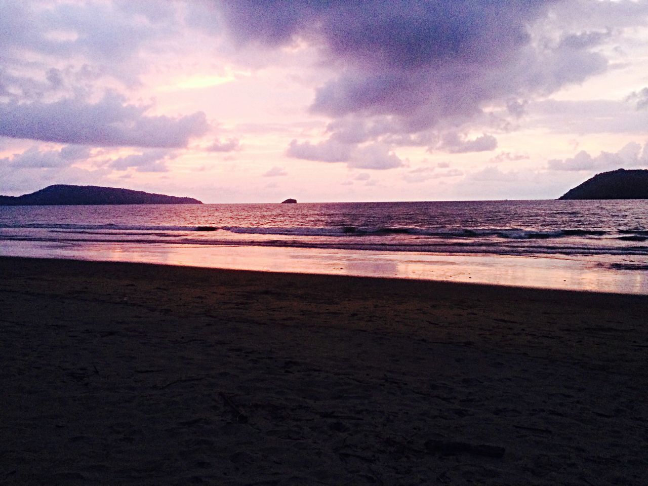 sea, beach, sky, water, horizon over water, shore, tranquil scene, scenics, beauty in nature, sand, tranquility, cloud - sky, nature, cloudy, wave, idyllic, cloud, coastline, sunset, surf