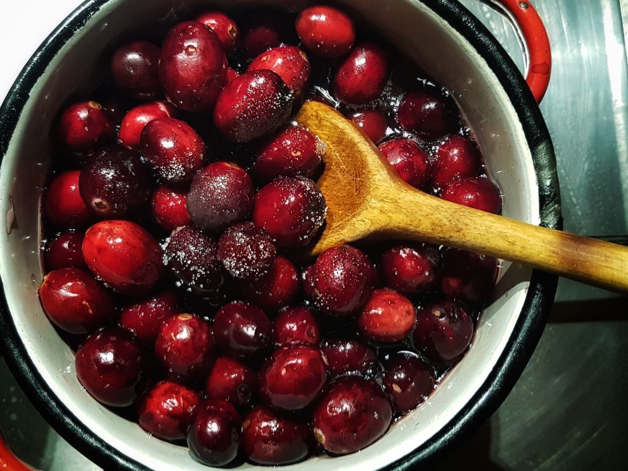 food and drink, food, plant, healthy eating, fruit, berry, freshness, berries, cranberry, red, wellbeing, household equipment, kitchen utensil, produce, bowl, indoors, cherry, no people, still life, raspberry, directly above, sweet food, close-up, cooking pan, high angle view, blackberry