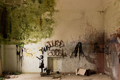 Graffiti on wall in abandoned building