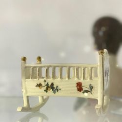 Close-up of lizard on snow