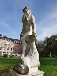 Statue of angel against cloudy sky