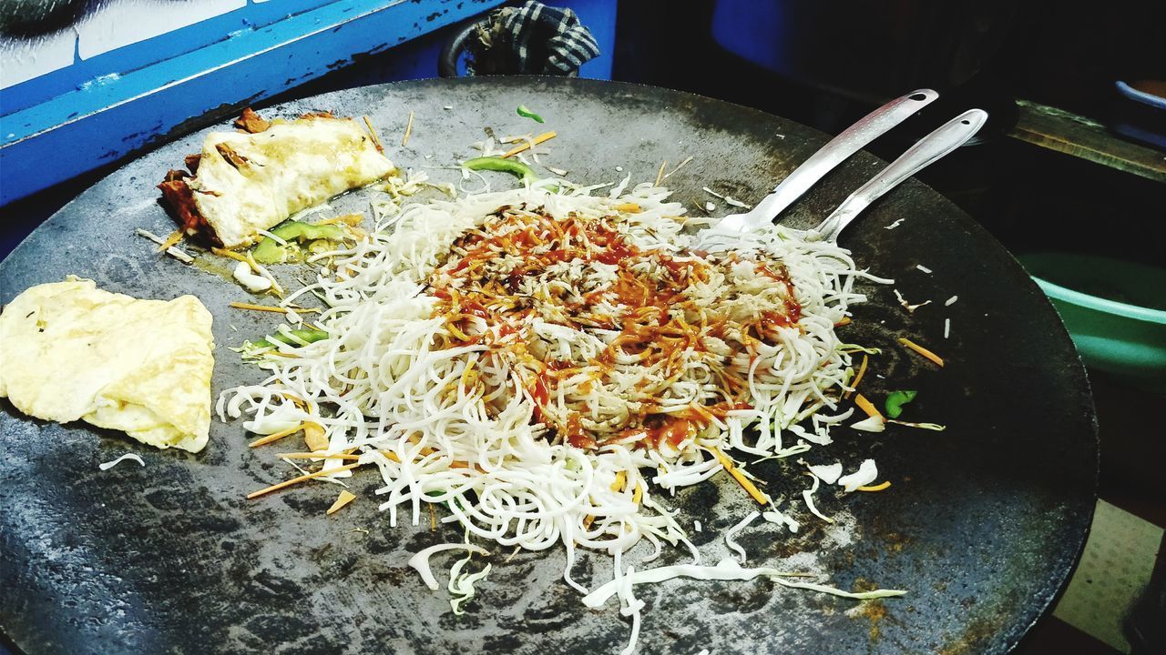 CLOSE-UP OF SERVED FOOD IN BOWL