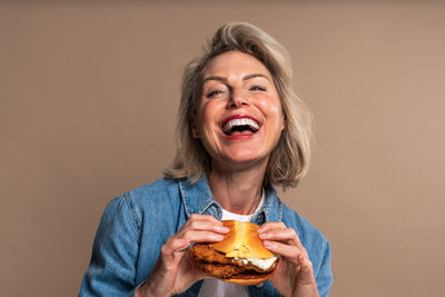 Portrait of young woman holding apple