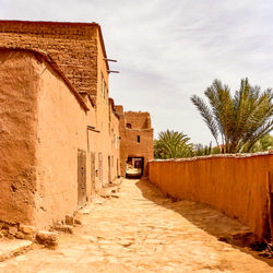 Narrow path along the walls of an ancient moroccan village. 