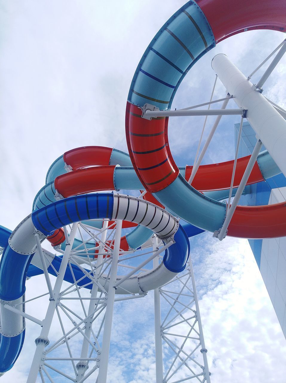 LOW ANGLE VIEW OF FERRIS WHEEL