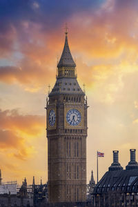 Big ben in city