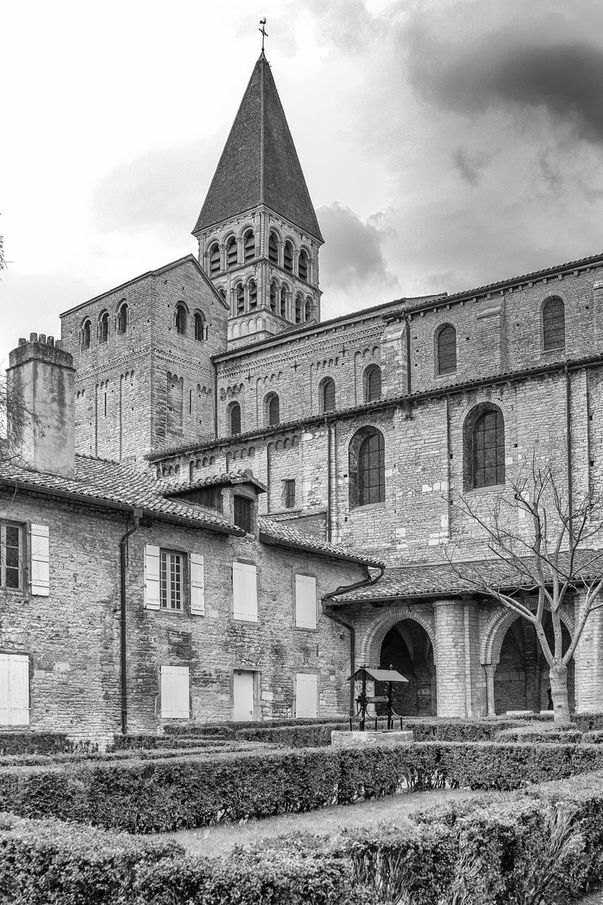 LOW ANGLE VIEW OF TEMPLE AGAINST SKY