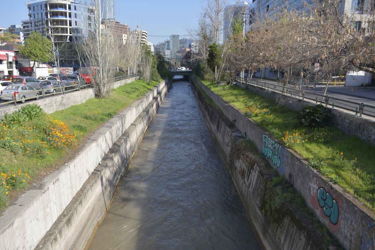 PANORAMIC VIEW OF RIVER AMIDST CITY AGAINST SKY