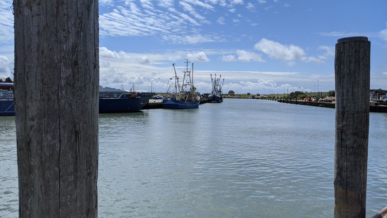 PIER BY SEA AGAINST SKY