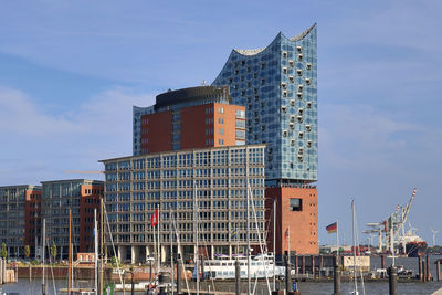 Hamburg, germany  27. august 2022 view of the hamburg elbphilharmonie building in the harbour