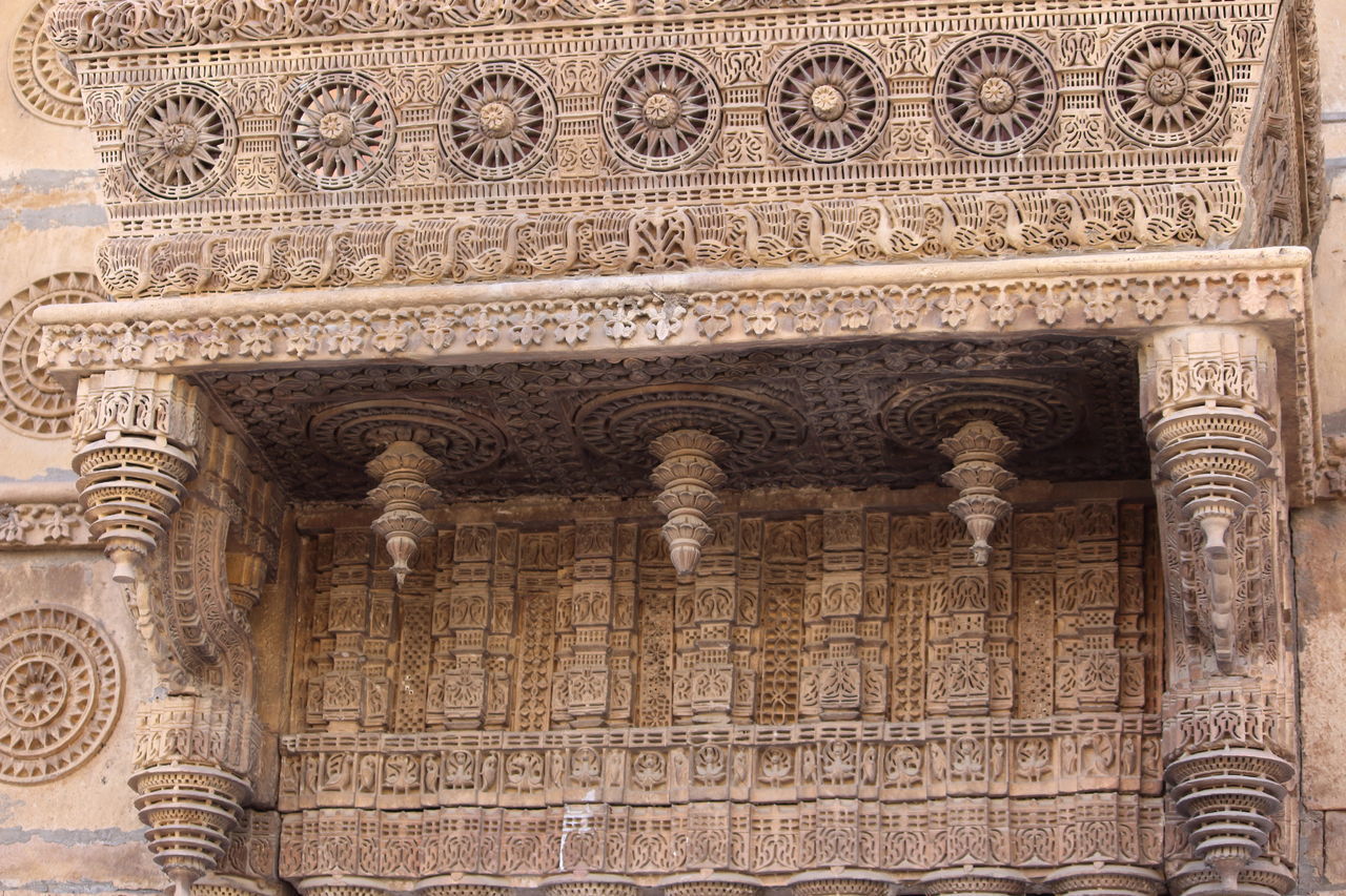 LOW ANGLE VIEW OF CARVINGS ON BUILDING