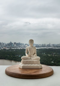 Statue against sky