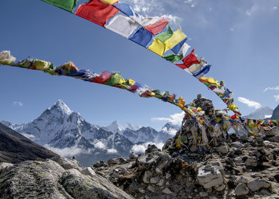 Nepal, khumbu, dingboche, prayer flags in chukla lare