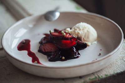 Close-up of vanilla ice cream and fruits on plate