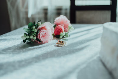 Close-up of rose bouquet on table