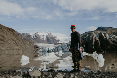 Man standing next to the svinafellsjokull glacier in iceland